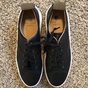 Hudson men’s black leather tennis shoe